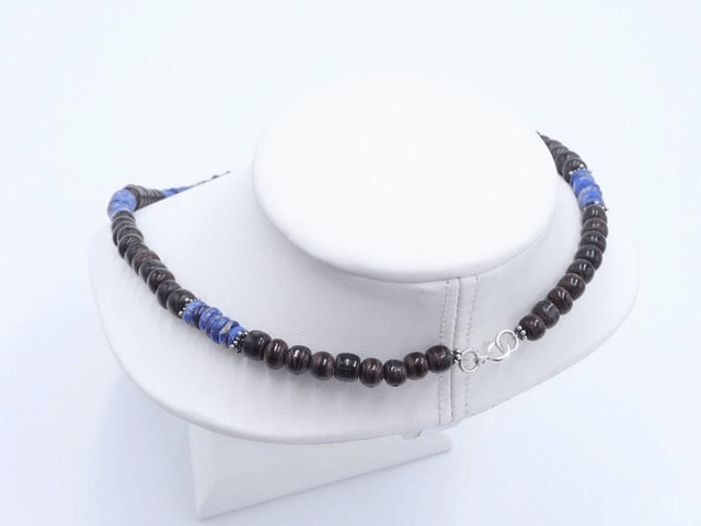 Collier corail noir et lapis lazuli