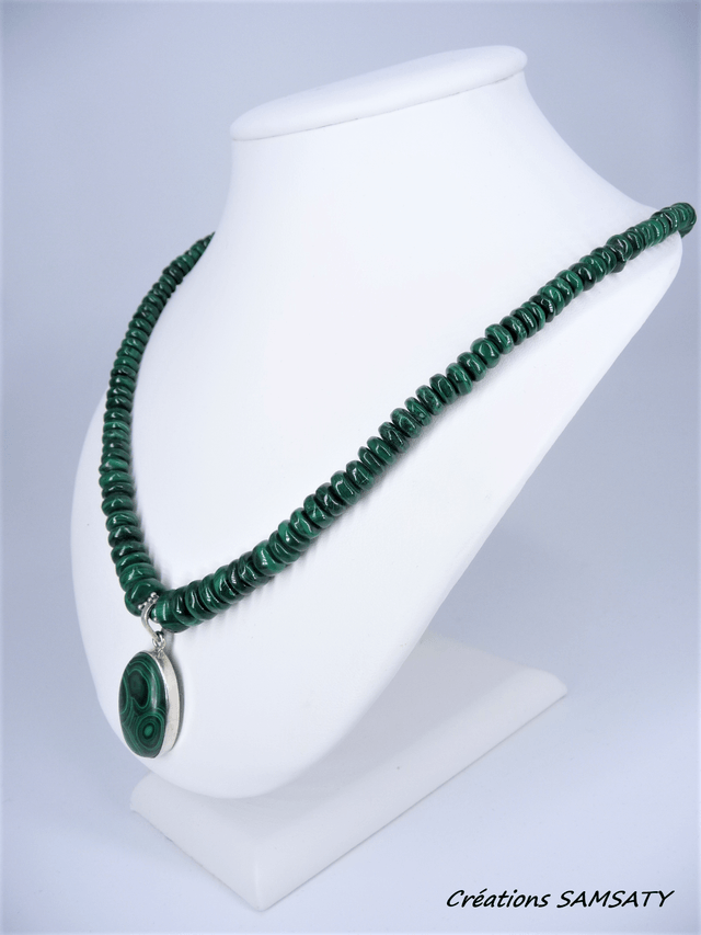 Collier en malachite avec son médaillon