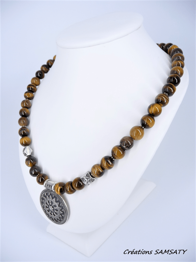 Collier œil de tigre avec son médaillon