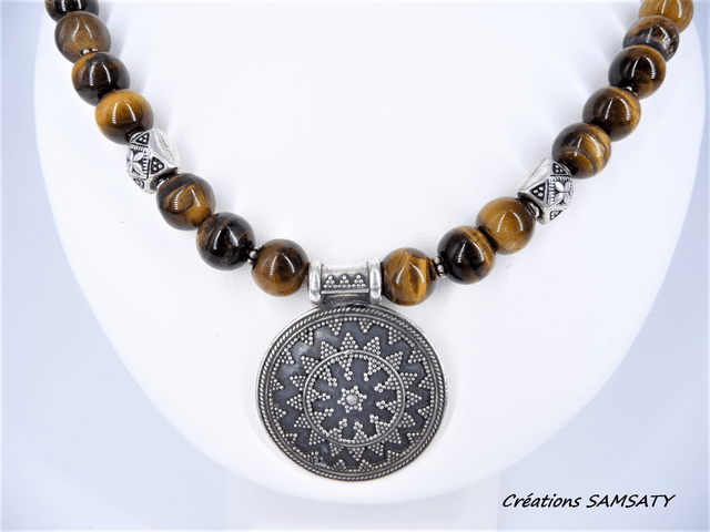 Collier œil de tigre avec son médaillon