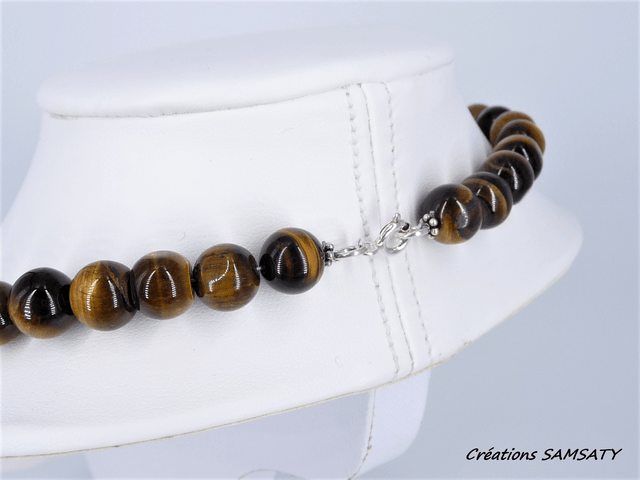 Collier œil de tigre avec son médaillon